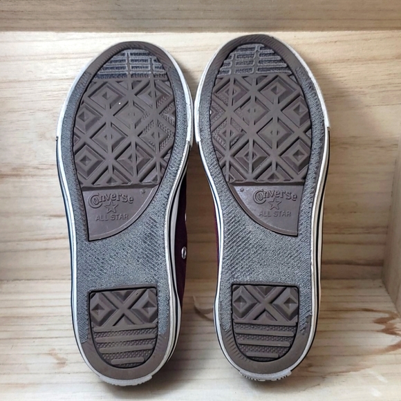 Converse Unisex Burgundy Classic Sneakers - Picture 8 of 9